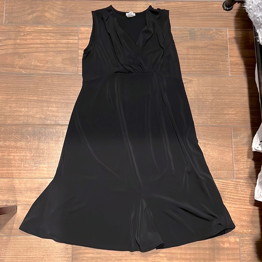 Old Navy | Knee Length Sleeveless Maternity Dress